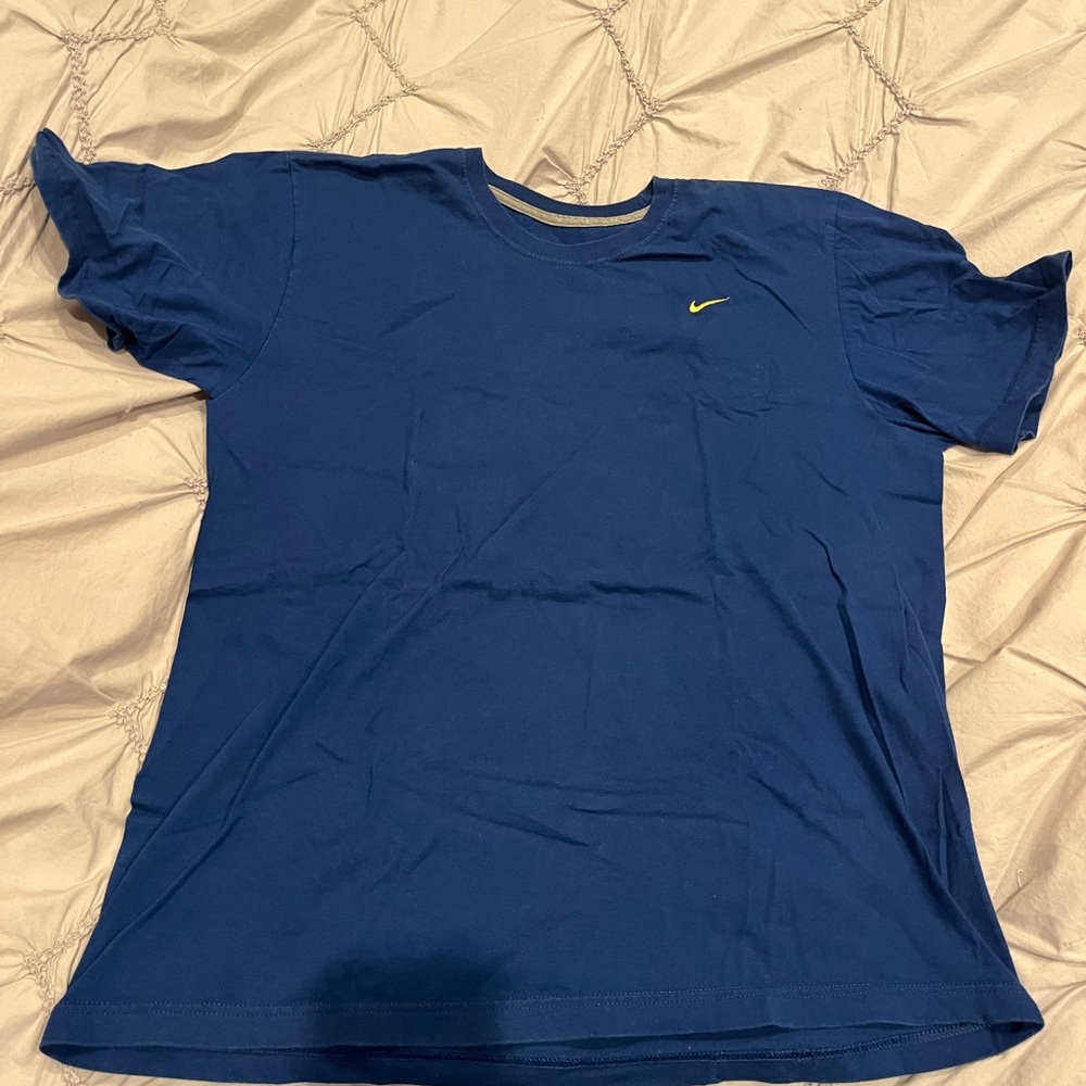 Nike Men's Navy Blue Tee with Yellow Logo 100% cotton XL
